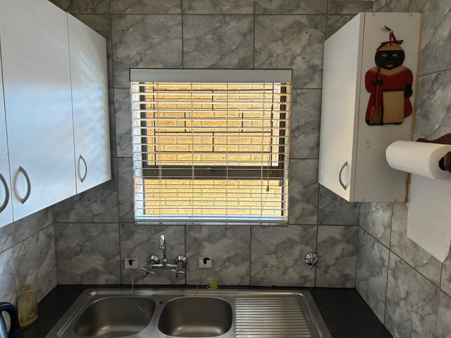 2 Bedroom Property for Sale in Oakglen Western Cape